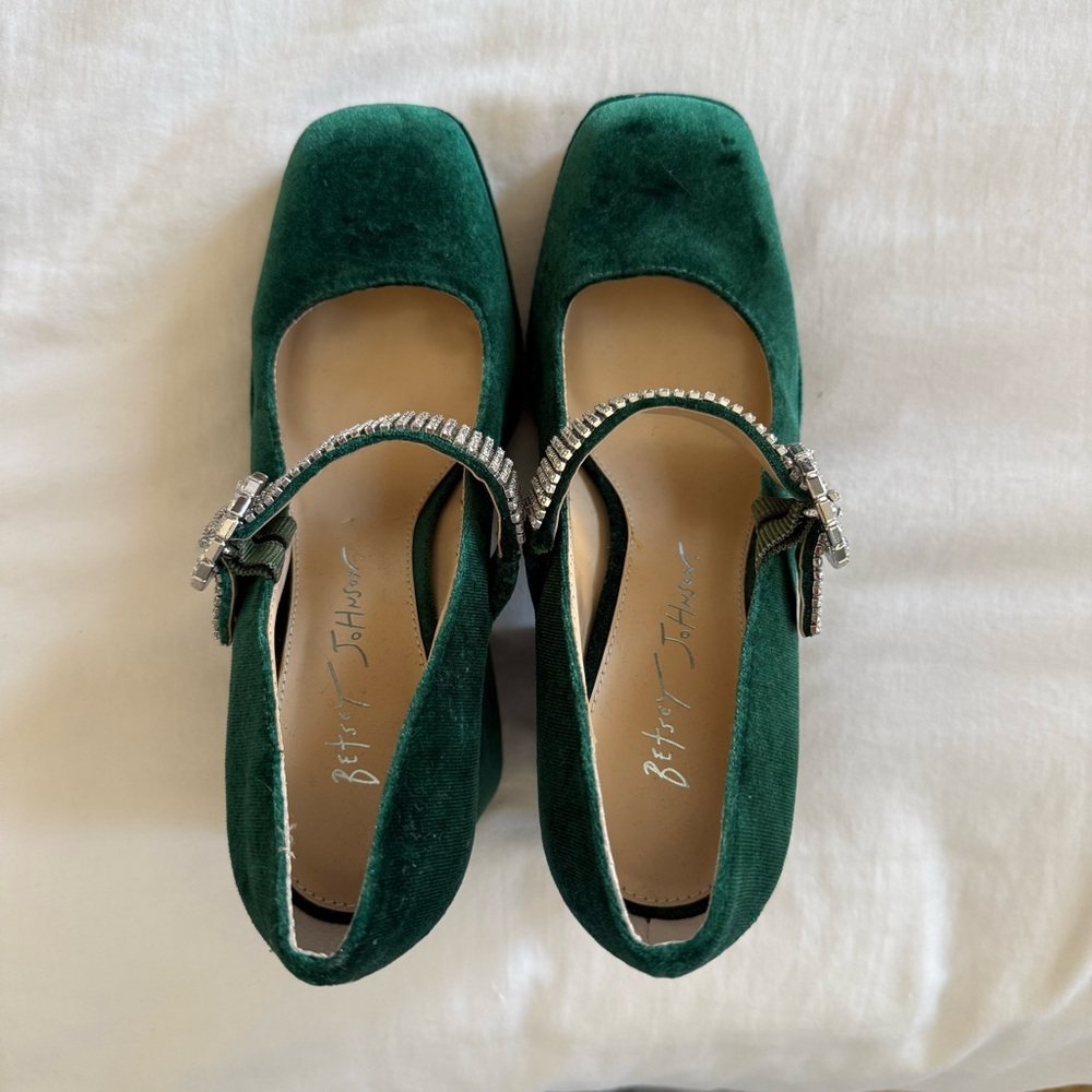 Betsey Johnson Emerald Green Velvet Platform Mary Jane Heels with Buckle 6 - Picture 3 of 4
